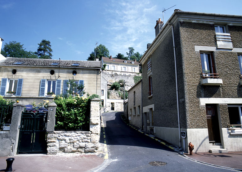 L'étagement des maisons du quai des Martyrs à la rue des Moines.