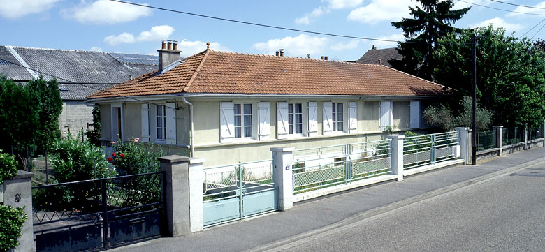 Castors du Rail n°2 : vue d'ensemble d'une maison double. Le module est le même que celui des pavillons isolés.