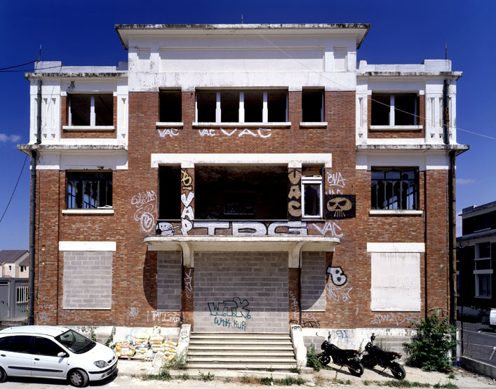 Le laboratoire central, façade ouest.