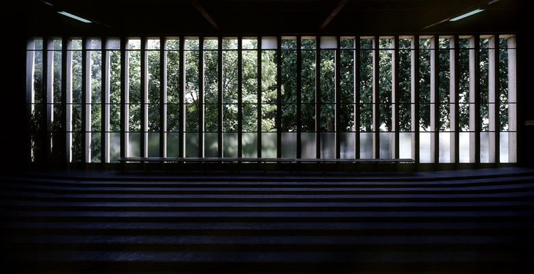 Brise-soleil de la salle d'affrètement.