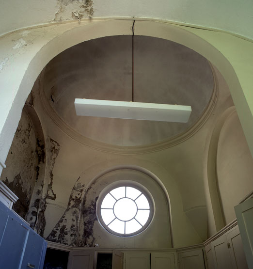 Vue d'ensemble du sanctuaire de la chapelle.