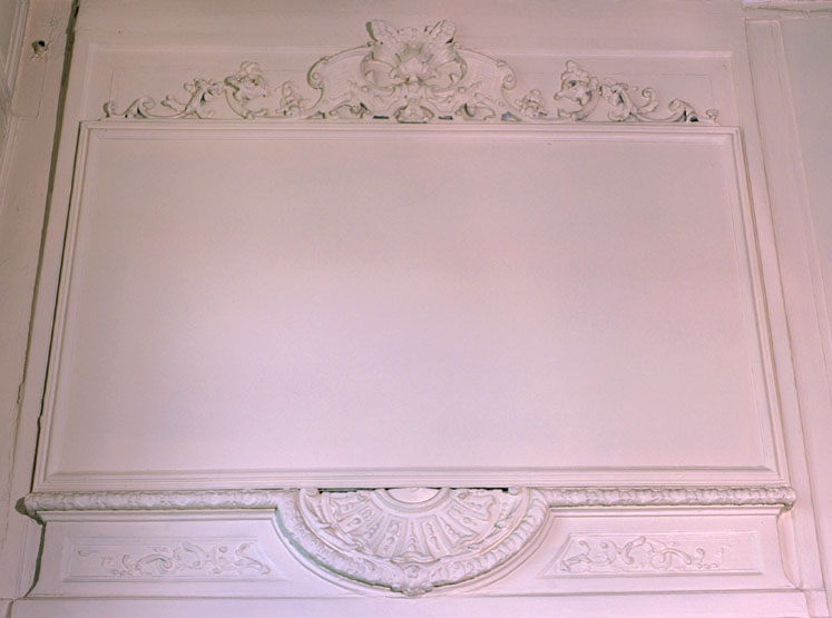 Dessus de porte de la chambre à alcôve.