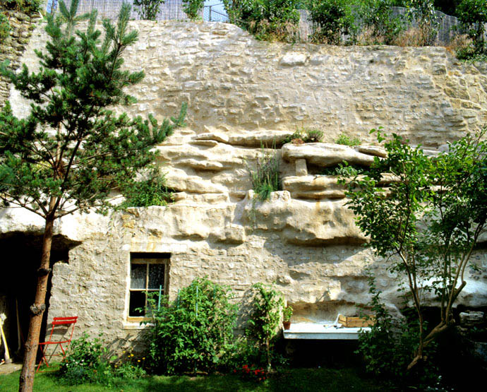 Vue de la roche au 53, rue René-Albert.