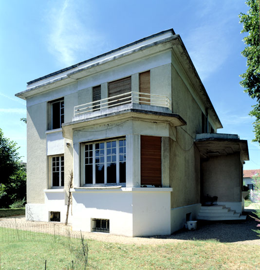 Façade sur le jardin de la maison du Directeur.