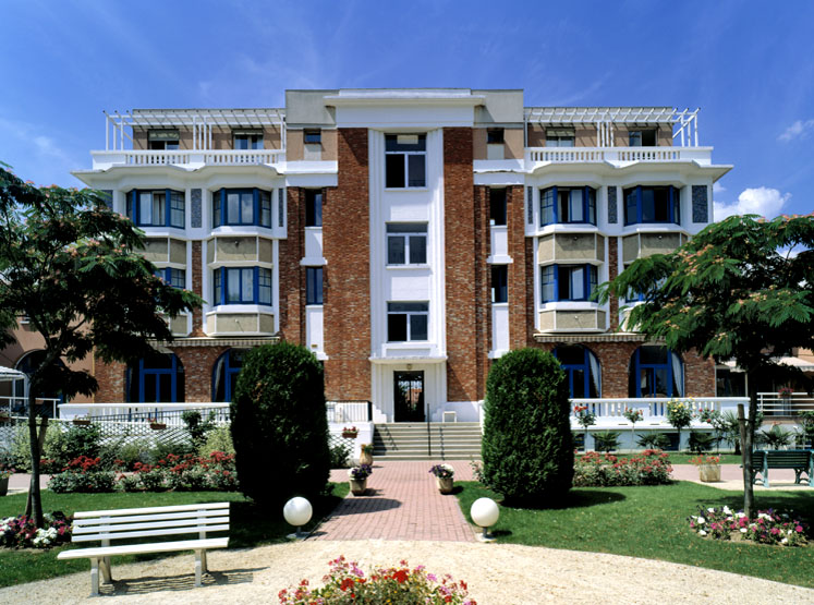 Façade sur le jardin.