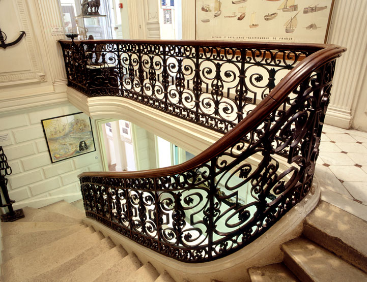 Vue d'ensemble de l'escalier d'honneur.