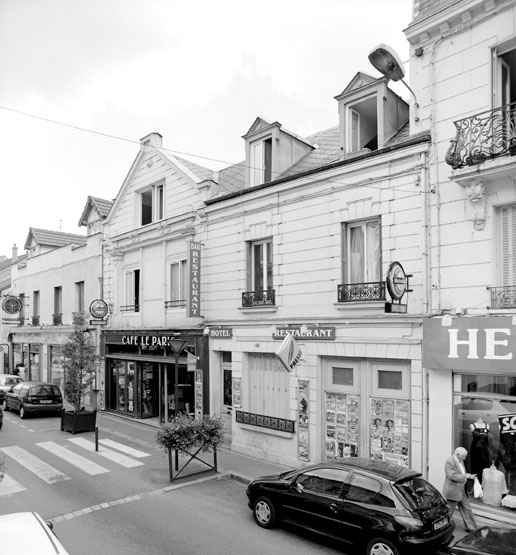 Vue de la façade sur la rue.