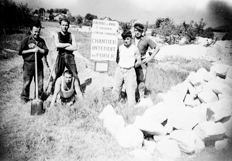 Castors du Rail n°2 : vue du début du chantier en juillet 1952 : l'équipe des 'Castors'.