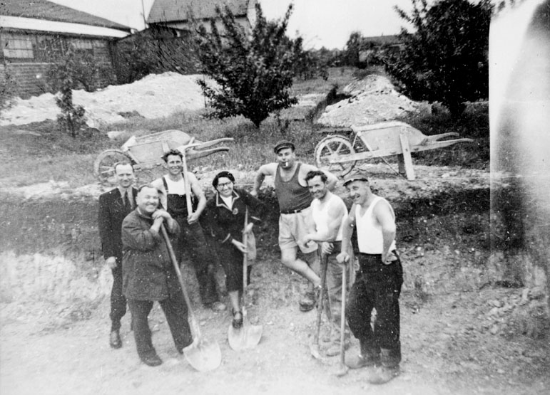 Castors du Rail n°2 : vue du début du chantier en juillet 1952 : l'équipe des 'Castors'.