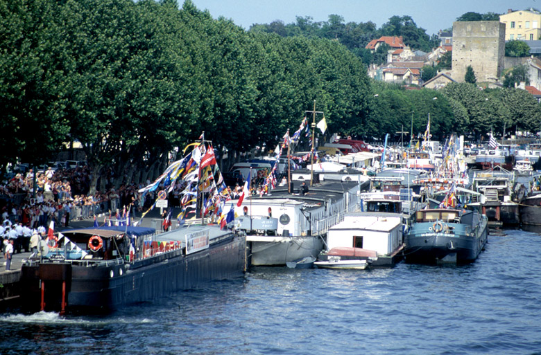 Cérémonie officielle lors du 44ème Pardon de la batellerie de juin 2003.