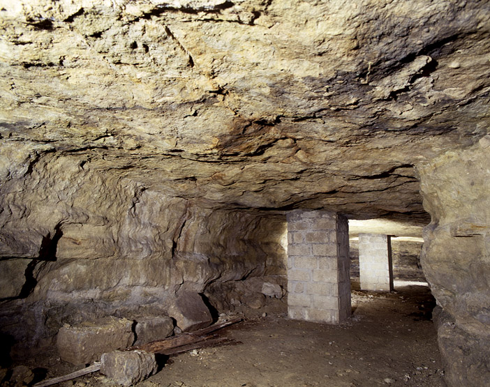 Cave troglodytiques : vue d'ensemble.