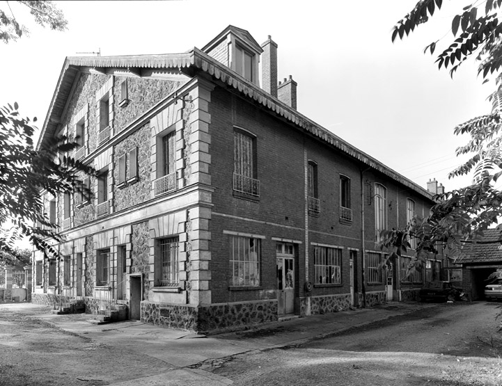 Vue d'ensemble des façades est et nord.