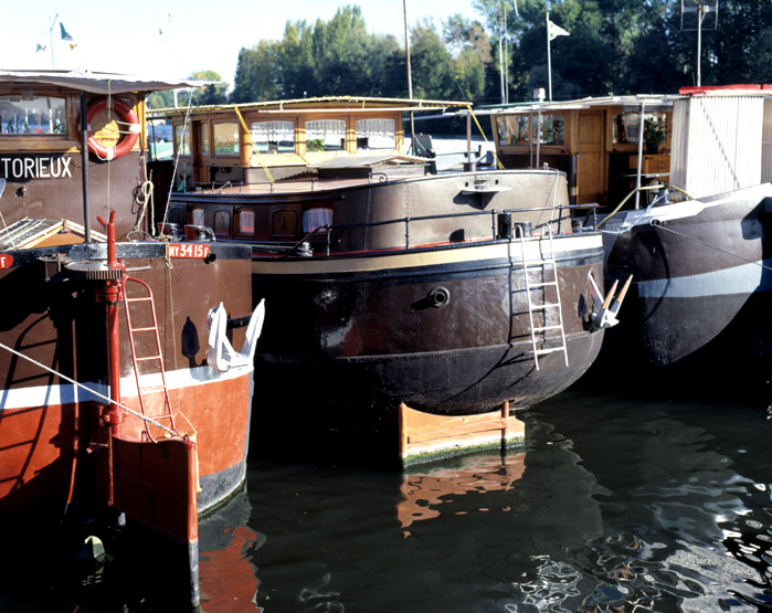 Arrière 'en cul-de-poule' d'un bateau automoteurs des chantiers Plaquet qui étaient très renommés pour la qualité de leurs constructions.