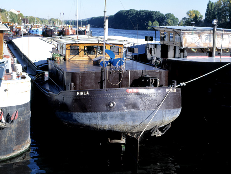 Le Niala, bateau de la 2e série du chantier Tamsa sur le Rhin, à cabine basse, construit après 1930.