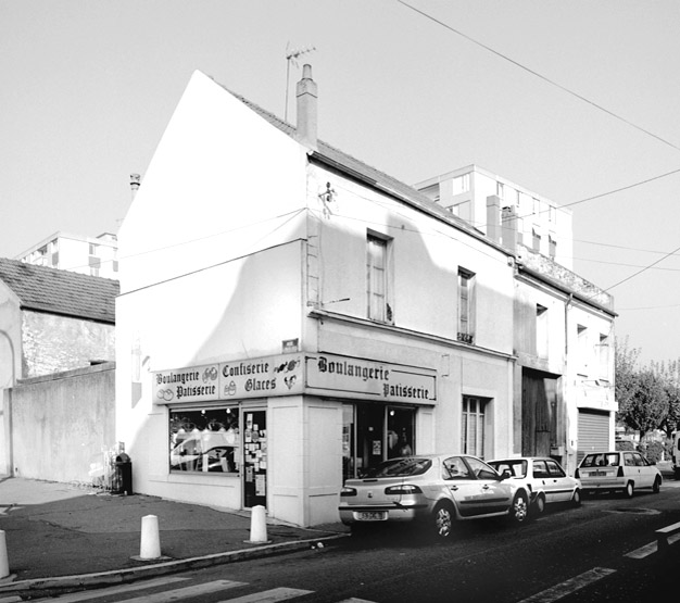 La façade sur rue.