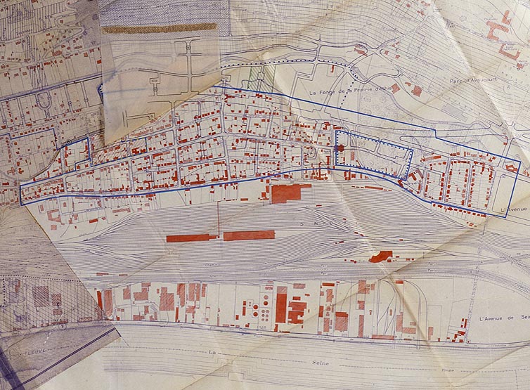 Plan dressé à partir du plan topographique levé en 1945 par le géomètre agréé L. Poussin et indiquant le schéma de répartition des dépenses de reconstruction de Juvisy, s. n., s. d. (circa 1949) : les lotissements des bords de l'Orge, le quartier de la gare de triage, la zone industrielle des bords de Seine.