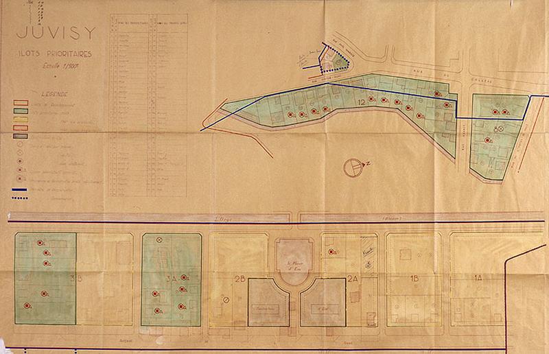 Plan des îlots prioritaires 1A, 1B, 2A, 2B, 3A, 3B,8,12 à reconstruire après le bombardement d'avril 1944, avec la limite des opérations de remembrement et l'implantation des immeubles d'Etat, échelle 1/500è, s.n., s. d. (circa 1949).