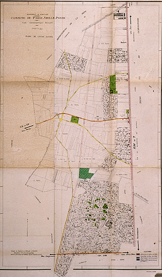 Projet d'aménagement et de reconstruction de la commune dressé par les urbanistes Clément Tambuté et Masson-Detourbet, indiquant l'emplacement des édifices publics ; vers 1950.