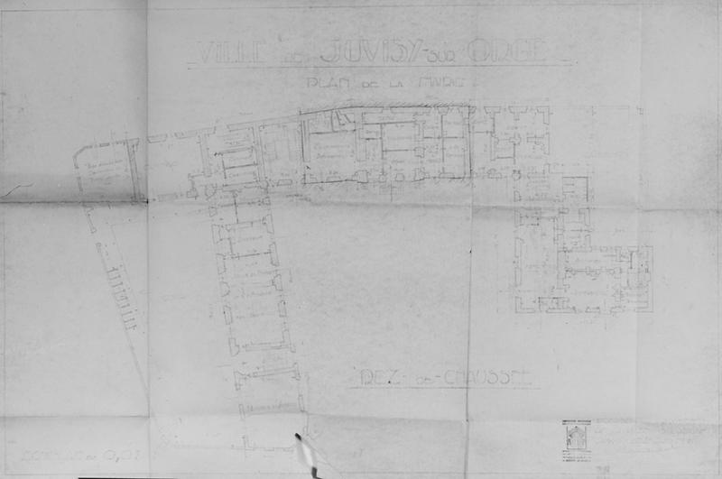 Plan du rez-de-chaussée levé par L. Aubert, architecte de la ville, le 28 juillet 1945.