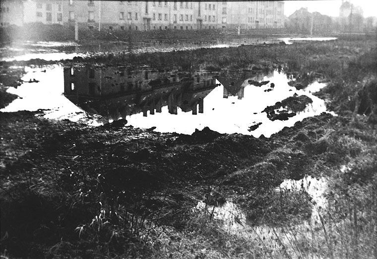 Les terrains situés près de l'Orge, dans la Prairie d'Athis (à la hauteur des immeubles d'Etat), transformés en marécage faute des remblais suffisants.