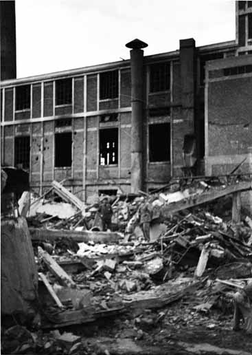 Les bâtiments sinistrés par le bombardement.