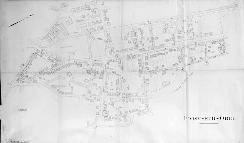 Plan de la zone centrale de Juvisy où se concentrent les édifices publics, les maisons et les immeubles à reconstruire.