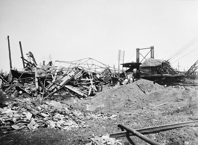 Photographie d'une partie du triage bombardé illustrant le rapport d'expert (datant de juin 1944) joint à la demande d'indemnisation pour dommages de guerre.