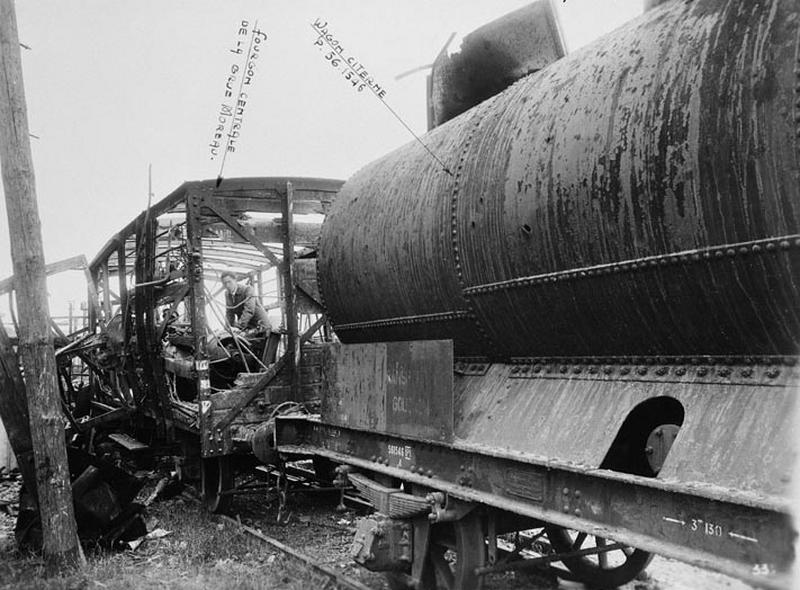 Photographie d'une partie du triage bombardé illustrant le rapport d'expert (datant de juin 1944) joint à la demande d'indemnisation pour dommages de guerre.