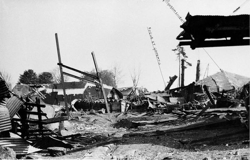 Photographie d'une partie du triage bombardé illustrant le rapport d'expert (datant de juin 1944) joint à la demande d'indemnisation pour dommages de guerre.