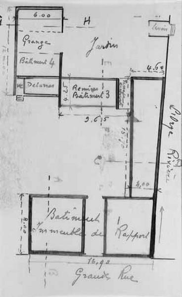 Immeuble de rapport situé 42-48 Grande-Rue : plans masses de l'immeuble, de la remise et du lavoir dessinés par M. Couturier, datés de 1946, joints à la demande d'indemnisation et au dossier de reconstruction pour dommages de guerre.