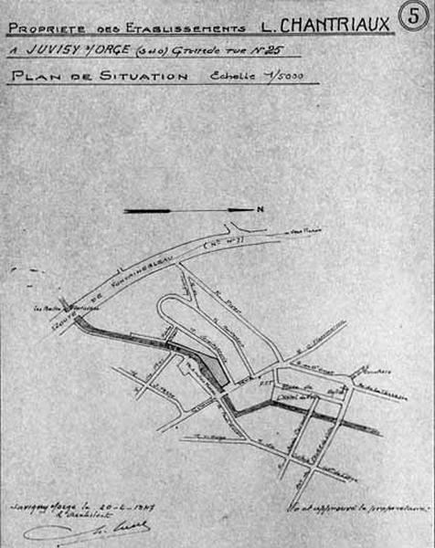 Plan de situation et plan d'ensemble des bâtiments, signé de l'architecte Ch. Coupa, joint au dossier d'indemnisation pour dommages de guerre et au projet de reconstruction prioritaire au titre des établissements industriels, commerciaux ou agricoles.