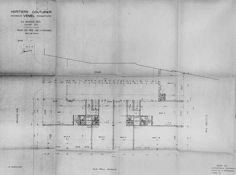 Immeuble de rapport à reconstruire 42-48 Grande-Rue : plan du rez-de-chaussée du bâtiment à reconstruire sur la parcelle de M. Couturier dressé par l'architecte A. Chastagnol, daté de 1952, joint à la demande d'indemnisation et au dossier de reconstruction pour dommages de guerre.