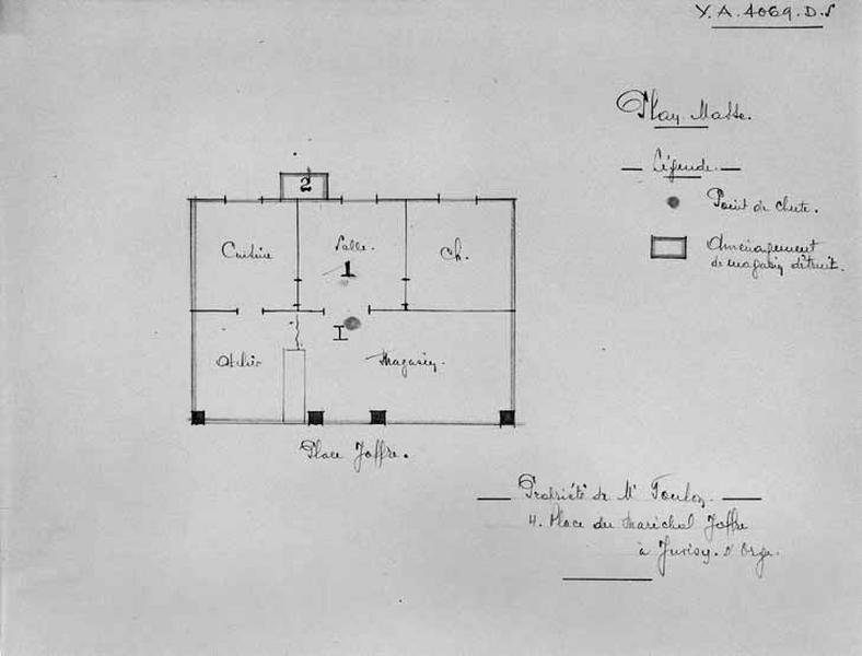 Plan manuscrit du rez-de-chaussée du magasin de bijouterie de Paul Foulon joint au formulaire B2 'Etat descriptif d'un bâtiment totalement détruit' constitutif de la demande d'indemnisation et du dossier de reconstruction pour dommages de guerre.