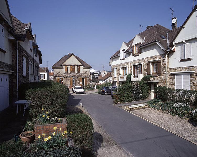 Vue d'ensemble des bâtiments.