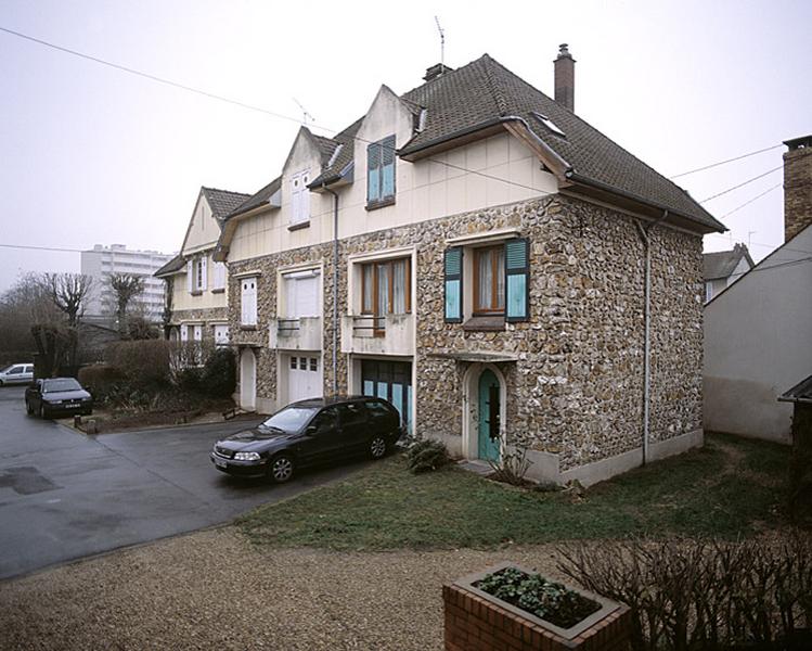 Vue d'ensemble du rang de maisons méridional.