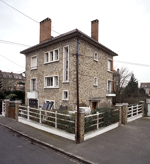 Vue d'ensemble de la maison à logemenst multiples située 3, rue Henri-Laire.