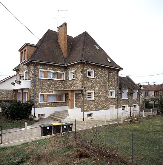 Vue d'ensemble de la maison à logements multiples située 111, rue de Juvisy (îlot K).