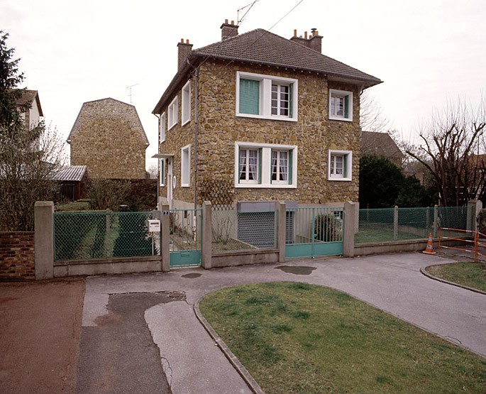 Vue d'ensemble de la maison reconstruite pour M. Bouchaudon au 7, rue Paul-Henri-Challine.