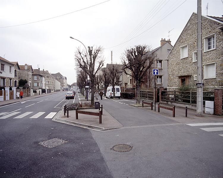 Perspective de l'avenue du Général-de-Gaulle en direction du centre-ville.