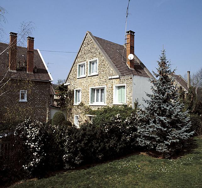 Vue de la façade donnant sur l'avenue.