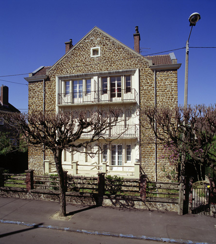Vue d'ensemble de la maison à logements multiples située au 35, avenue Jean-Jaurès. Elle comporte six appartements.