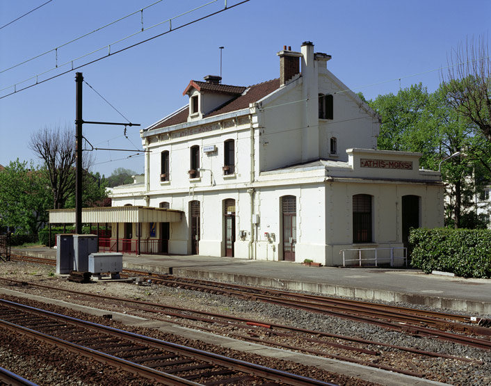 Vue d'ensemble du côté des voies.