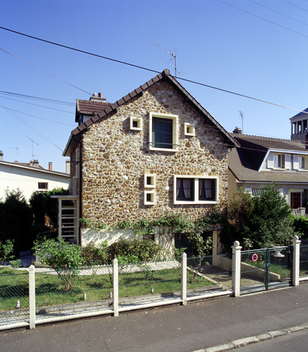 Vue d'ensemble du pavillon situé au 108, avenue Jean-Jaurès.