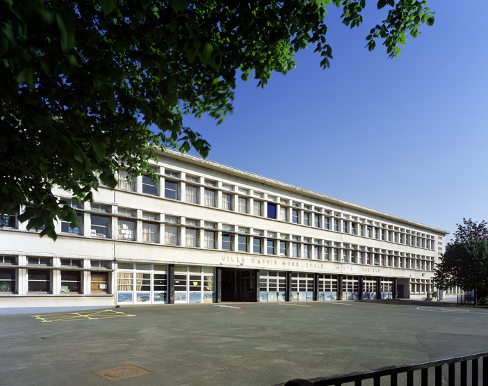 Vue d'ensemble de la façade sur cour.