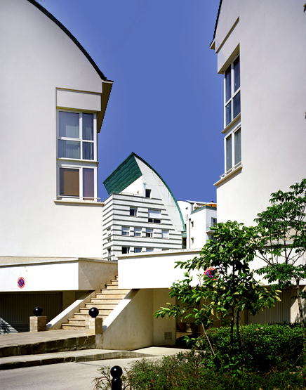 Vue des immeubles de la ZAC situés entre la mairie et l'église, près de la rue de la Montagne d'Athis.