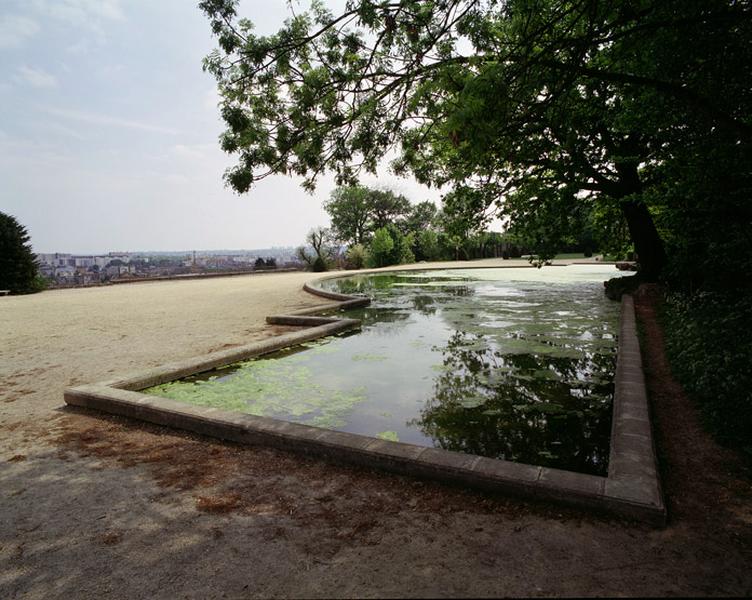 Le bassin de la terrasse vu du nord vers le sud.