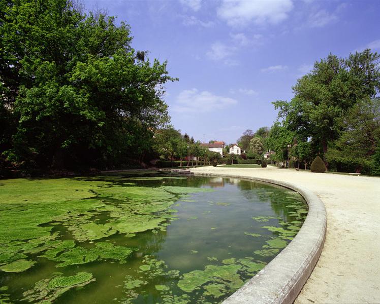 Le bassin de la terrasse vu du sud vers le nord.