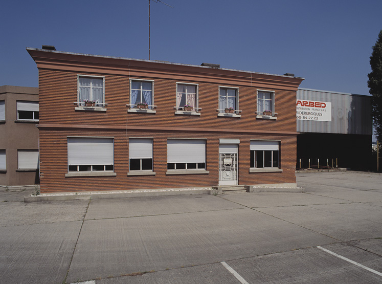 Etablissements Champion : façade antérieure du même bâtiment.
