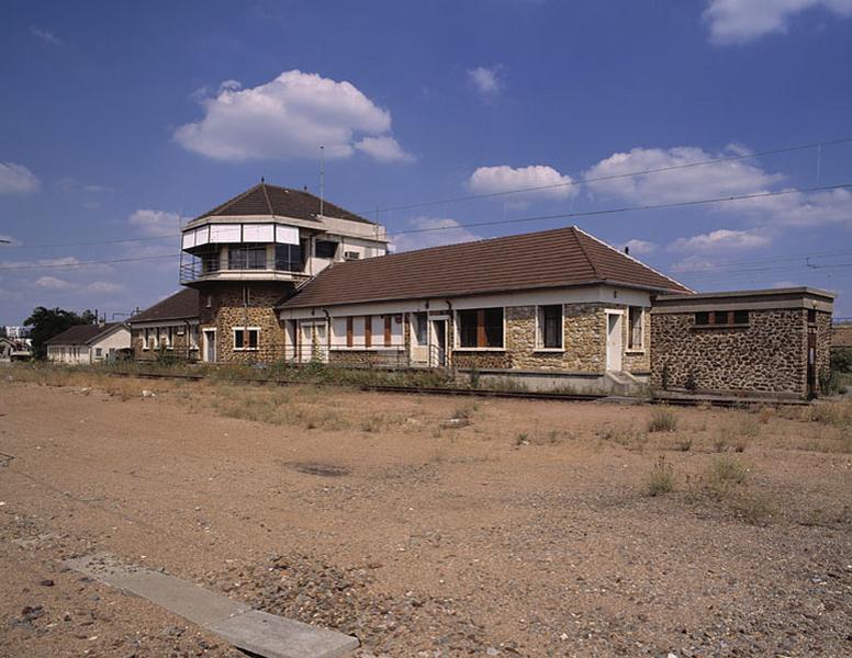 Vue du poste de triage de la gare de Juvisy reconstruit après les bombardements de 1944, aujourd'hui désaffecté.