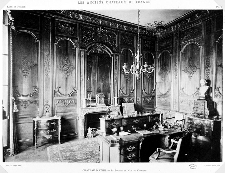 Le petit salon d'apparat, aménagé en bureau, avant la transformation du château en établissement scolaire.